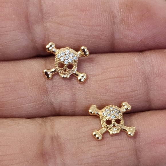 Gold Filled Skull Crossbones Post Earrings - Picture 1 of 5